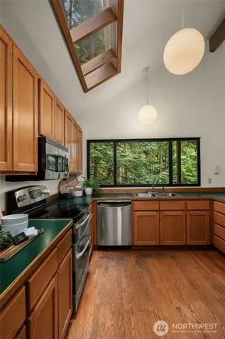 12833 NE 35th Place Bellevue WA 98005