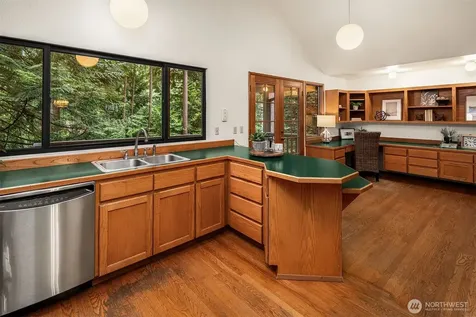 12833 NE 35th Place Bellevue WA 98005