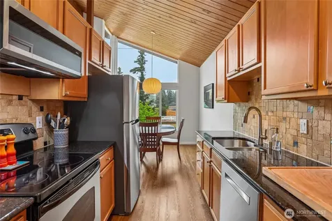5249 40th Avenue NE Seattle WA 98105