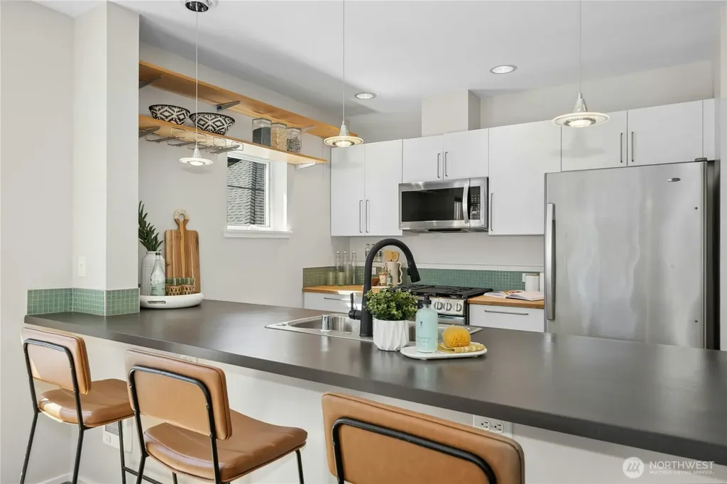 241 11th Avenue E Seattle WA 98102