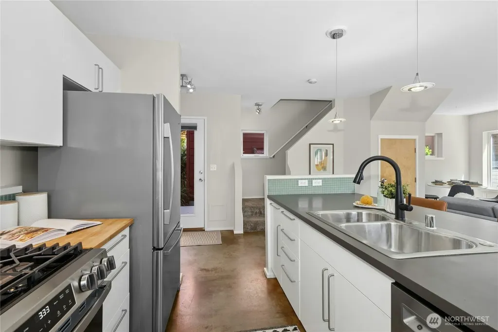 241 11th Avenue E Seattle WA 98102