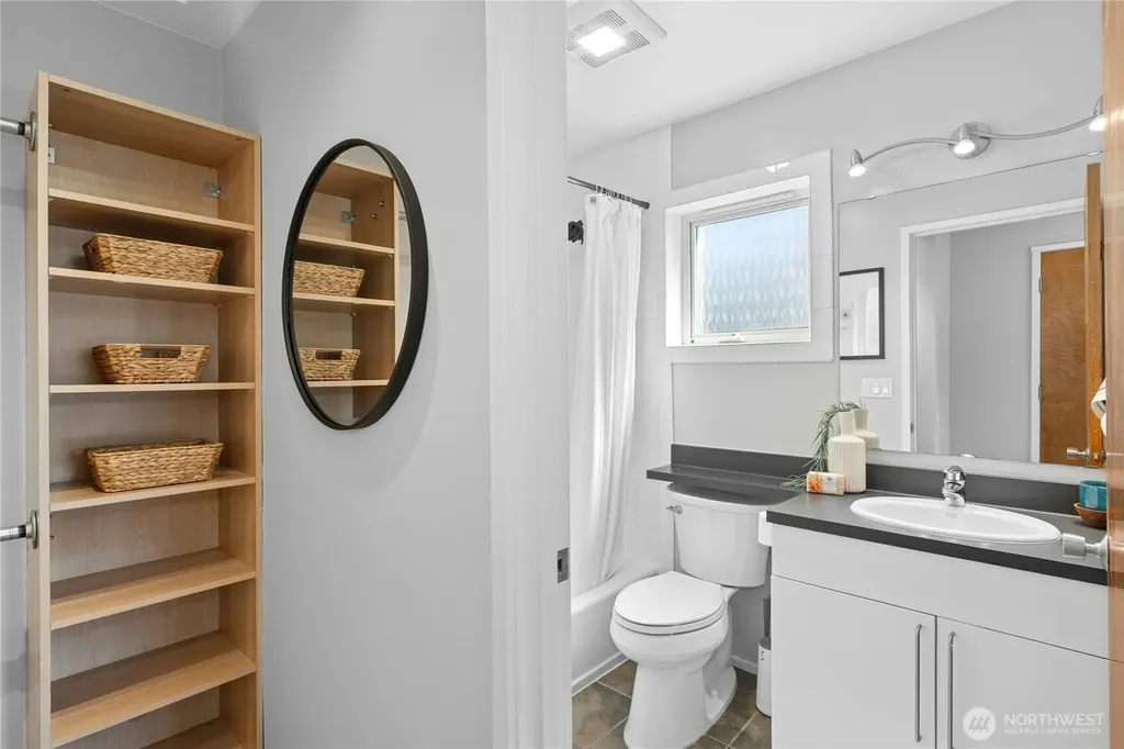 241 11th Avenue E Seattle WA 98102