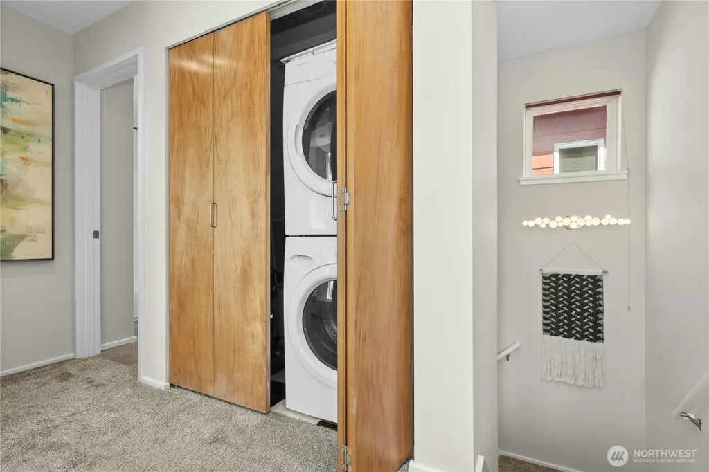 241 11th Avenue E Seattle WA 98102
