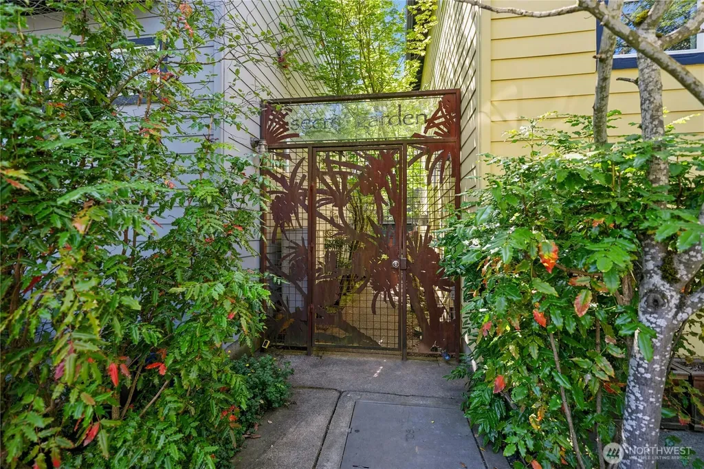 241 11th Avenue E Seattle WA 98102