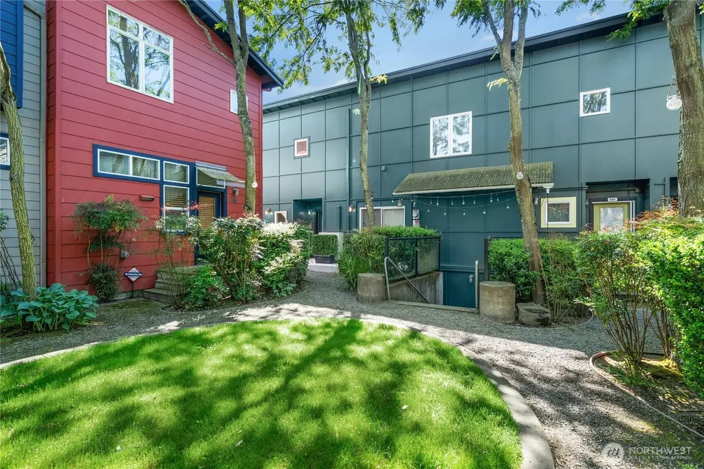 241 11th Avenue E Seattle WA 98102