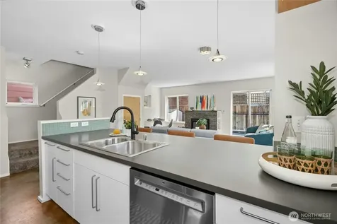 241 11th Avenue E Seattle WA 98102