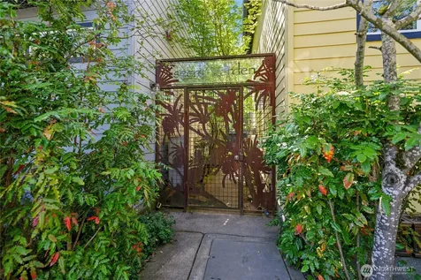 241 11th Avenue E Seattle WA 98102