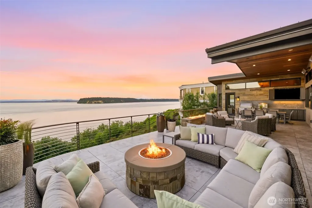 2854 Soundview Lane NW Gig Harbor WA 98335