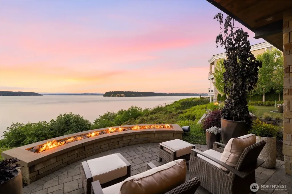 2854 Soundview Lane NW Gig Harbor WA 98335