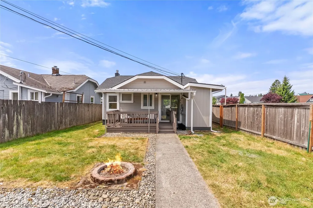 139 N Lenore Avenue Arlington WA 98223