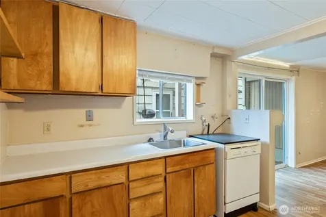 6737 Sycamore Avenue NW Seattle WA 98117