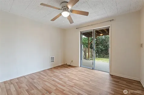 6737 Sycamore Avenue NW Seattle WA 98117
