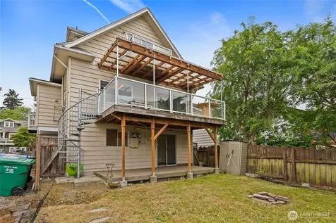 6737 Sycamore Avenue NW Seattle WA 98117