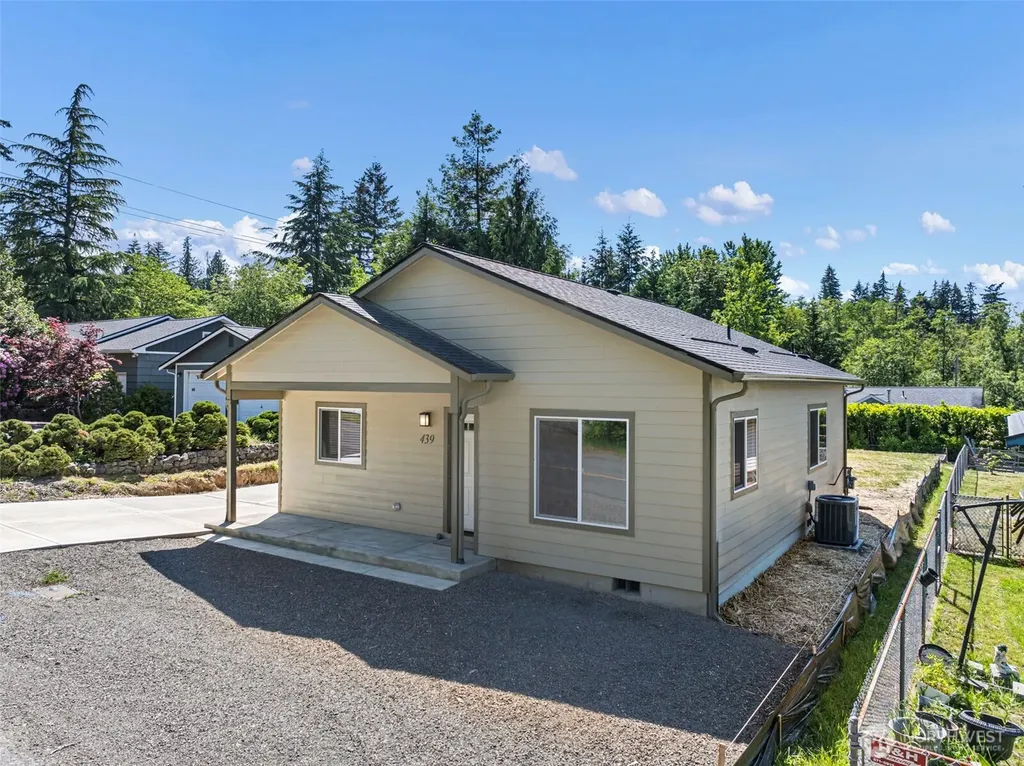 439 Sunnyhill Road W Bremerton WA 98312