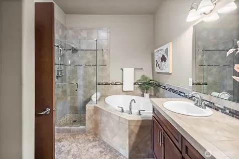4005 NE 3rd Place Renton WA 98056