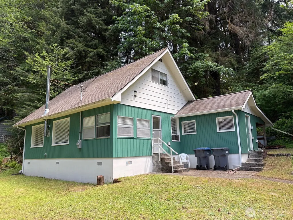 416 South Shore Road Quinault WA 98575