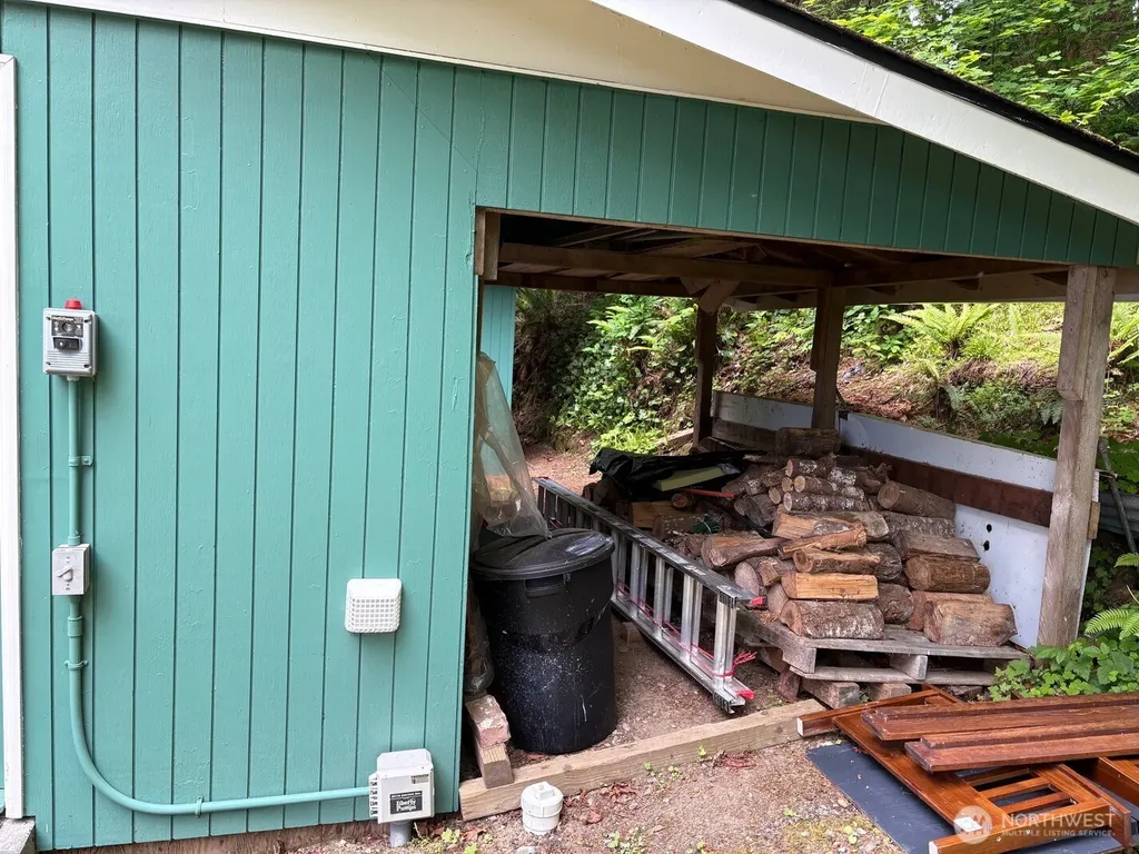 416 South Shore Road Quinault WA 98575