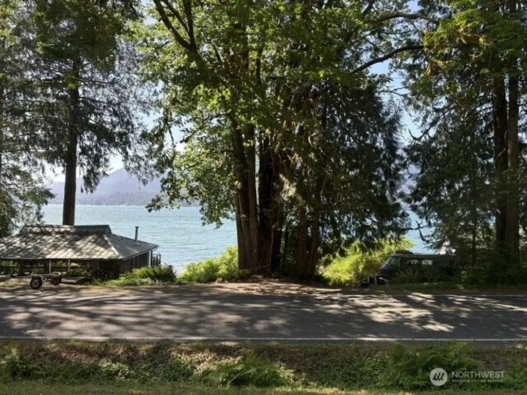 416 South Shore Road Quinault WA 98575
