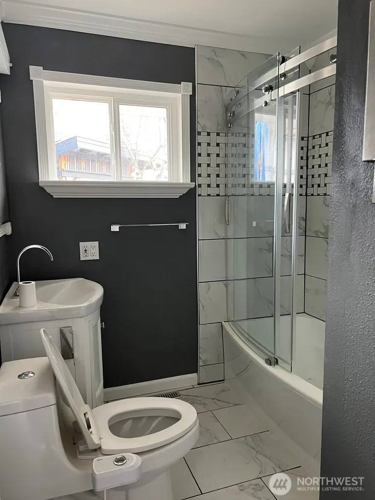 7756 14th Avenue SW Seattle WA 98106