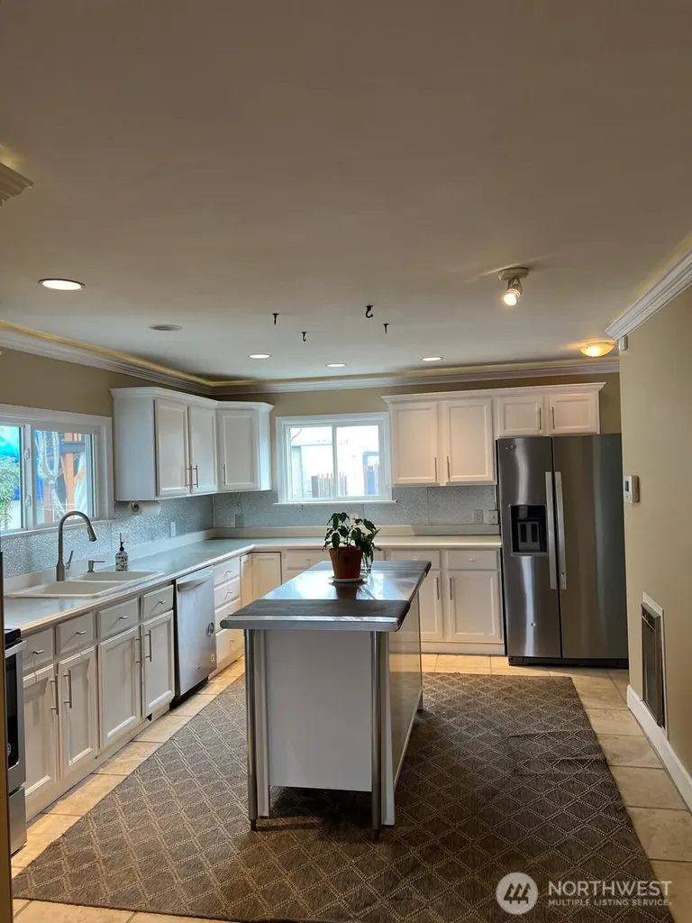 7756 14th Avenue SW Seattle WA 98106