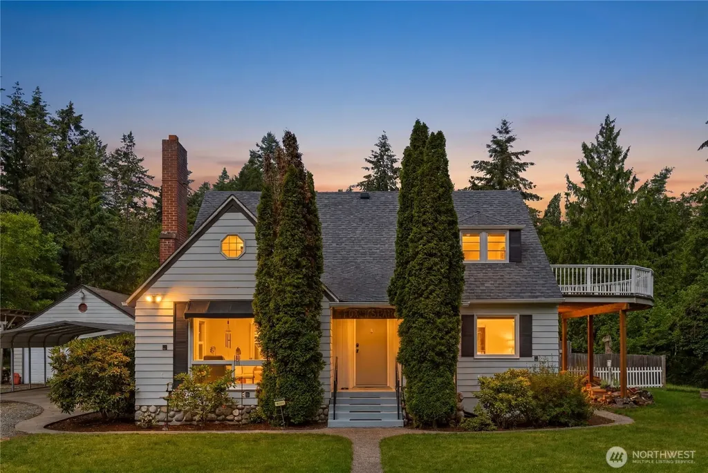 840 11th Avenue Fox Island WA 98333