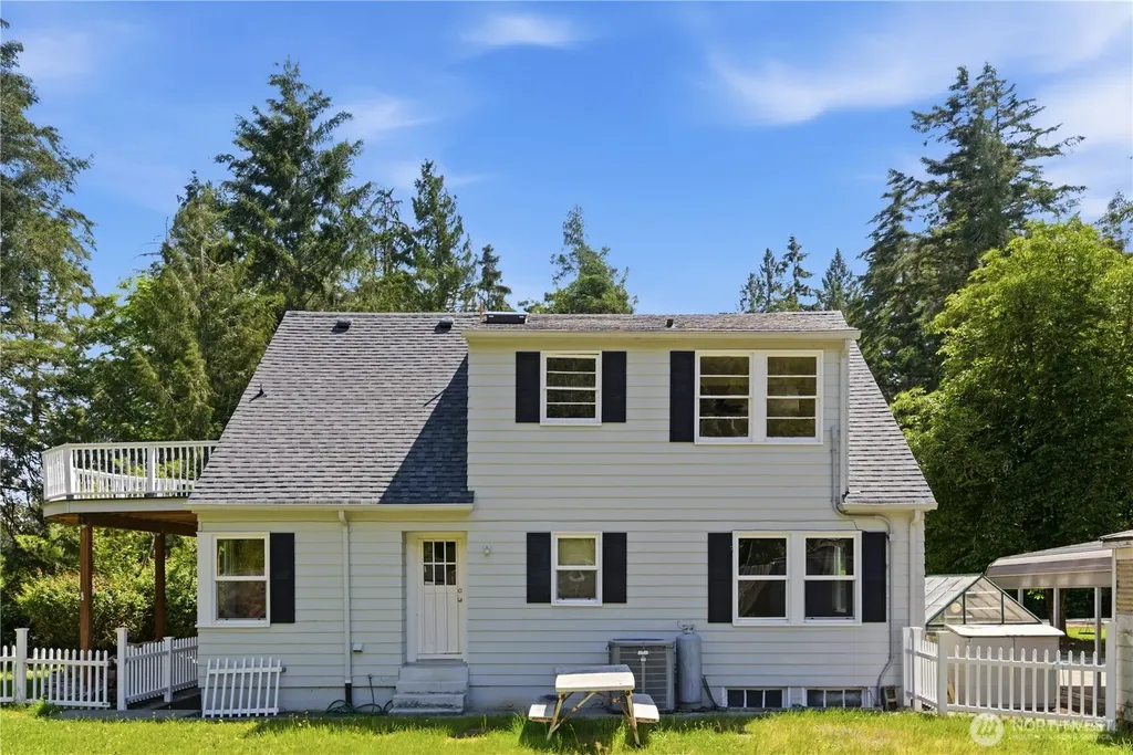 840 11th Avenue Fox Island WA 98333