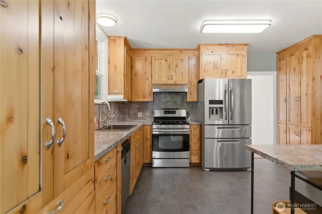840 11th Avenue Fox Island WA 98333