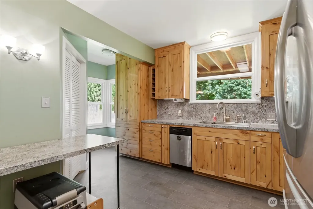 840 11th Avenue Fox Island WA 98333