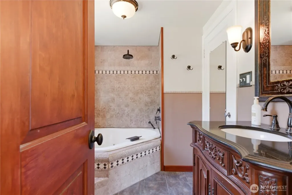 840 11th Avenue Fox Island WA 98333