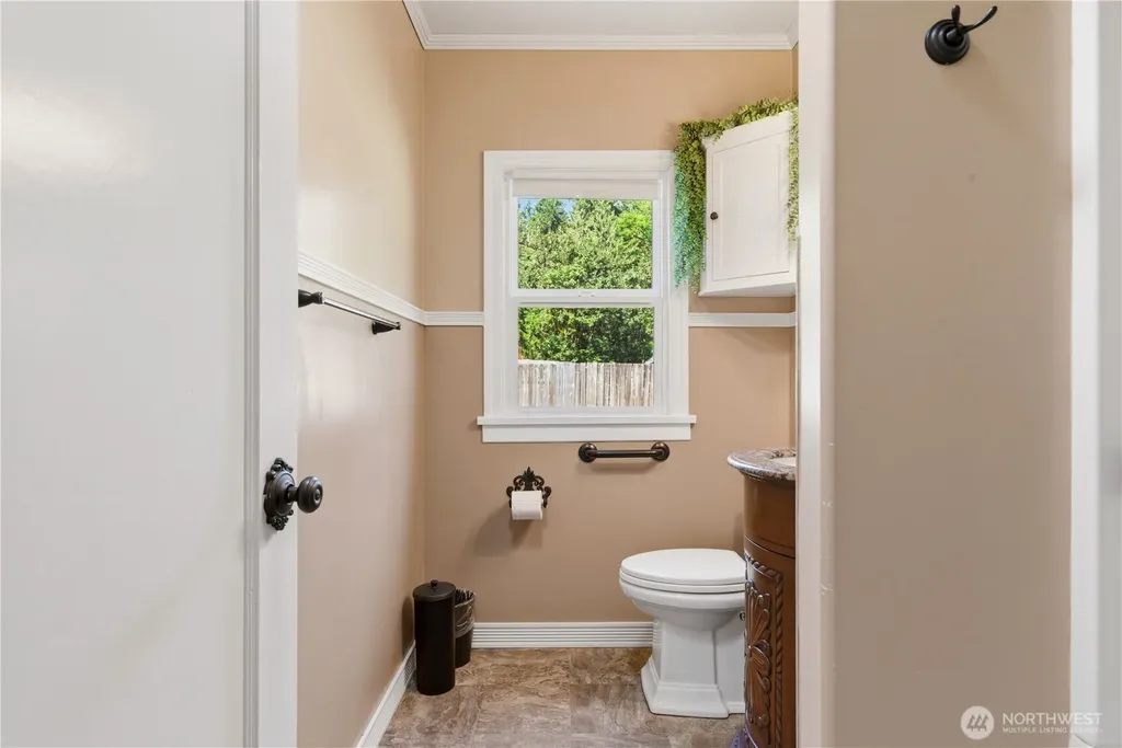 840 11th Avenue Fox Island WA 98333
