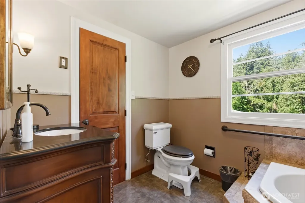 840 11th Avenue Fox Island WA 98333