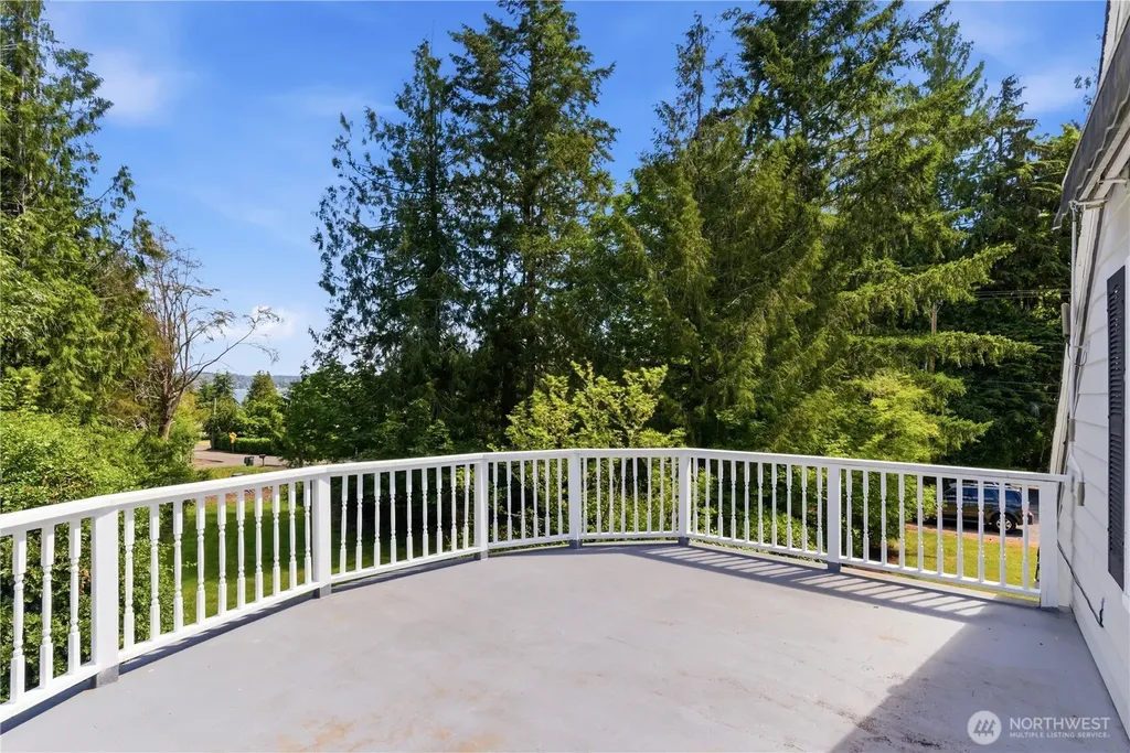 840 11th Avenue Fox Island WA 98333