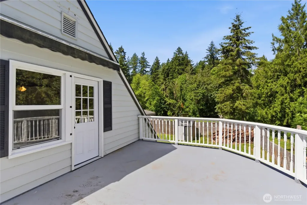 840 11th Avenue Fox Island WA 98333