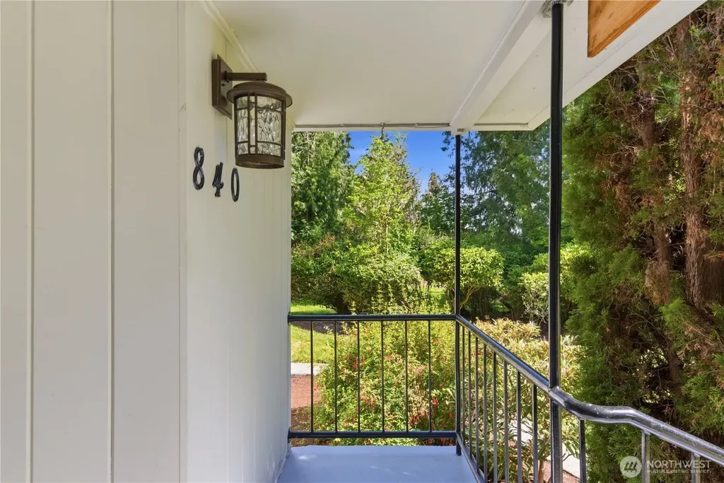 840 11th Avenue Fox Island WA 98333