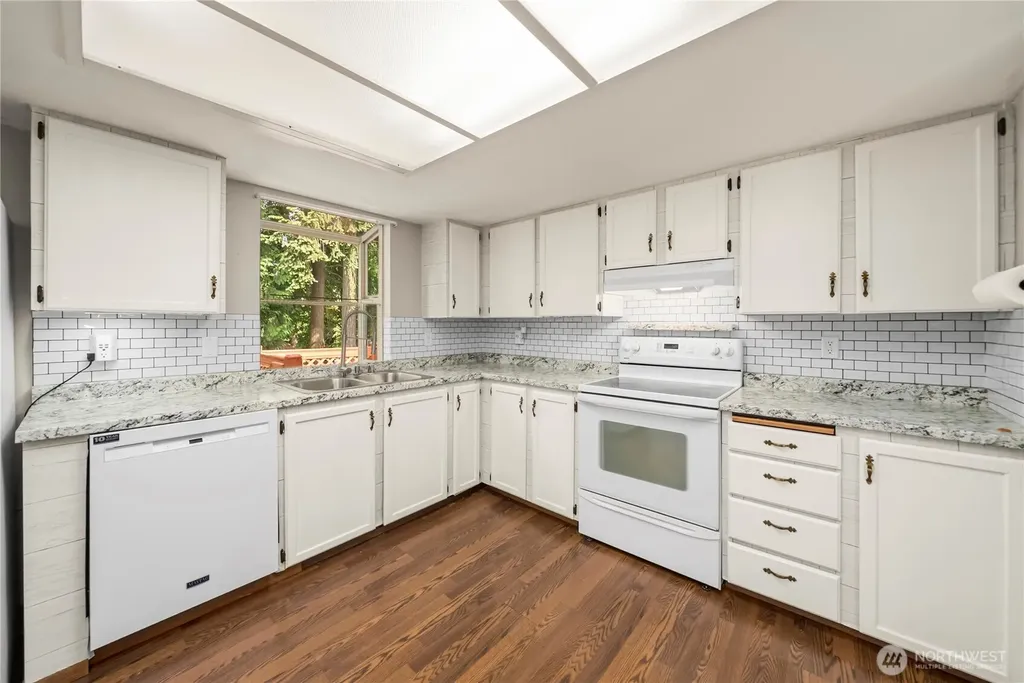 9927 63rd Avenue Ct E Puyallup WA 98373