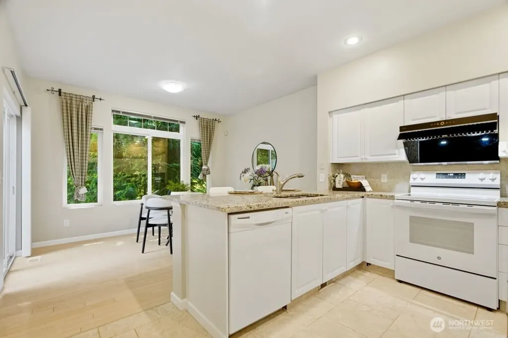 6699 SE Cougar Mountain Way Bellevue WA 98006