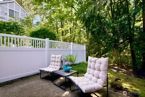 6699 SE Cougar Mountain Way Bellevue WA 98006