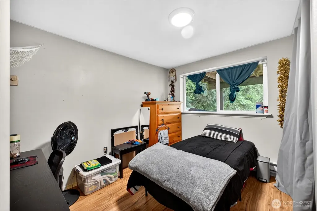 4216 W Tapps Drive E Lake Tapps WA 98391