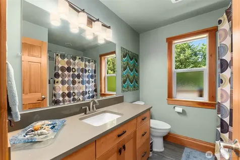 16480 Mountain View Road Mount Vernon WA 98274