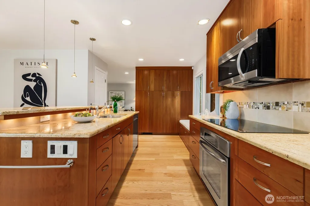 9901 NE 4th Street Bellevue WA 98004