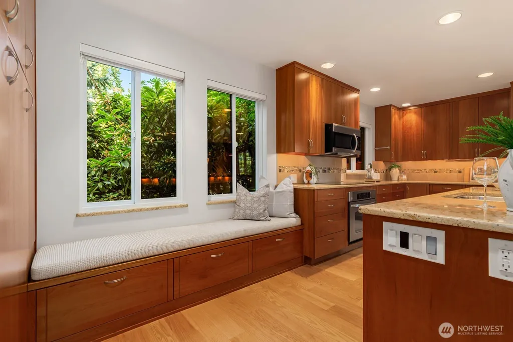 9901 NE 4th Street Bellevue WA 98004