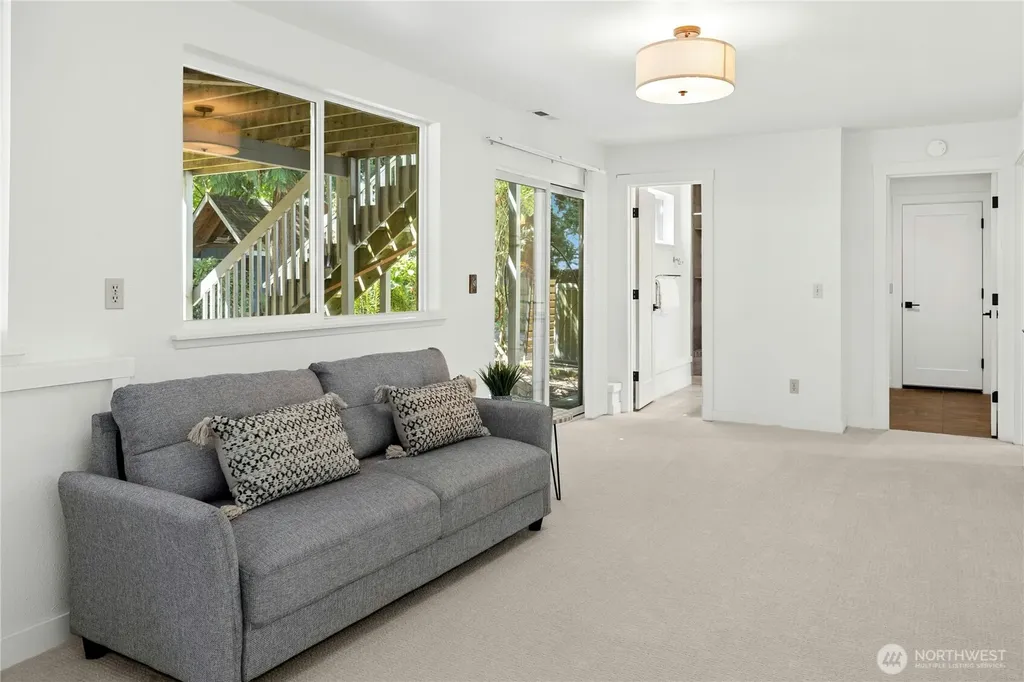 2051 NE Bartre Court Poulsbo WA 98370