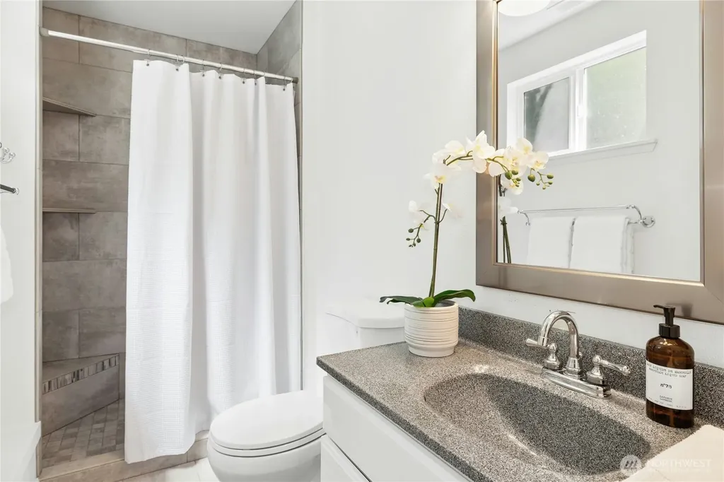 2051 NE Bartre Court Poulsbo WA 98370