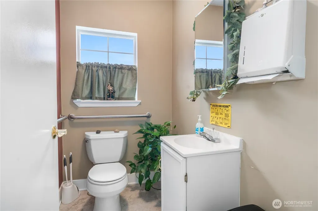 18978 Front Street NE Poulsbo WA 98370