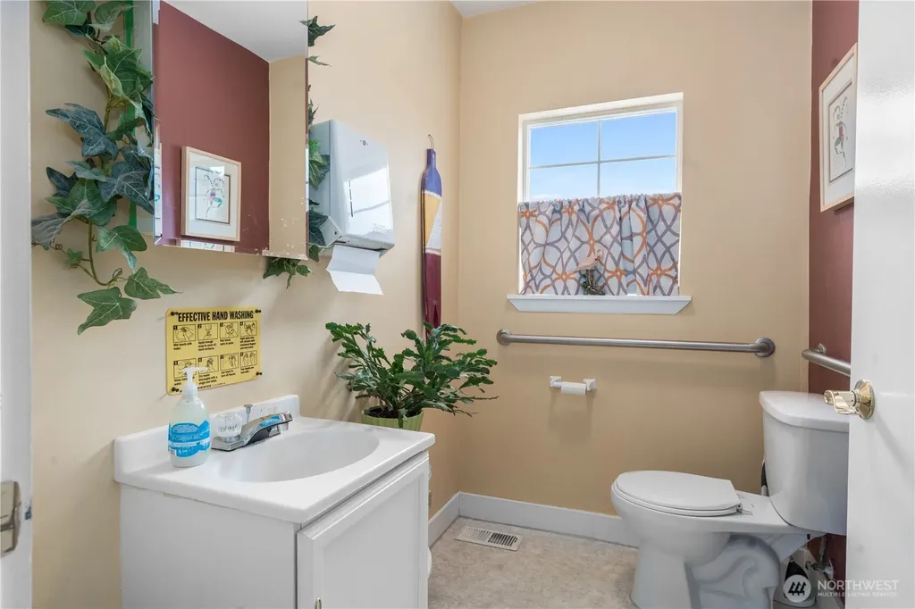 18978 Front Street NE Poulsbo WA 98370