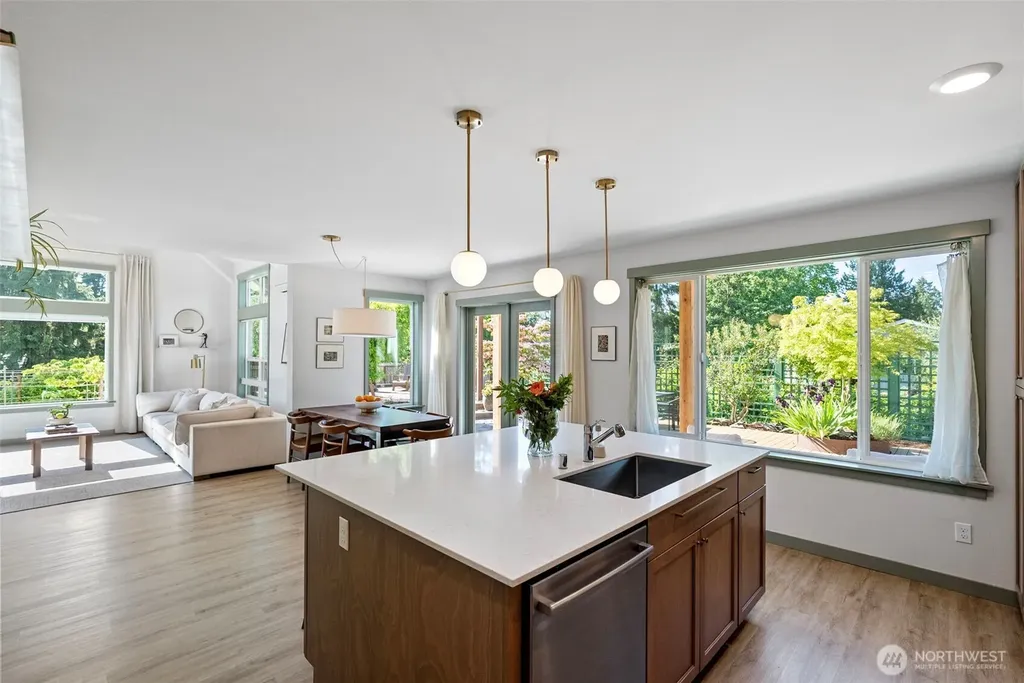 503 5th Street Steilacoom WA 98388
