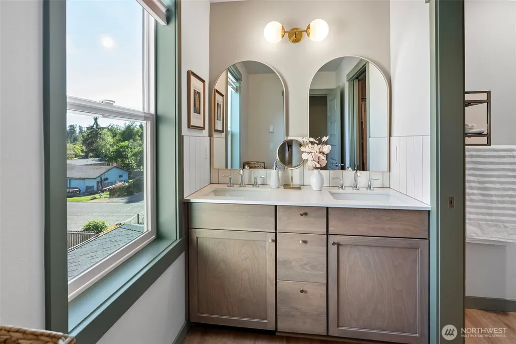 503 5th Street Steilacoom WA 98388
