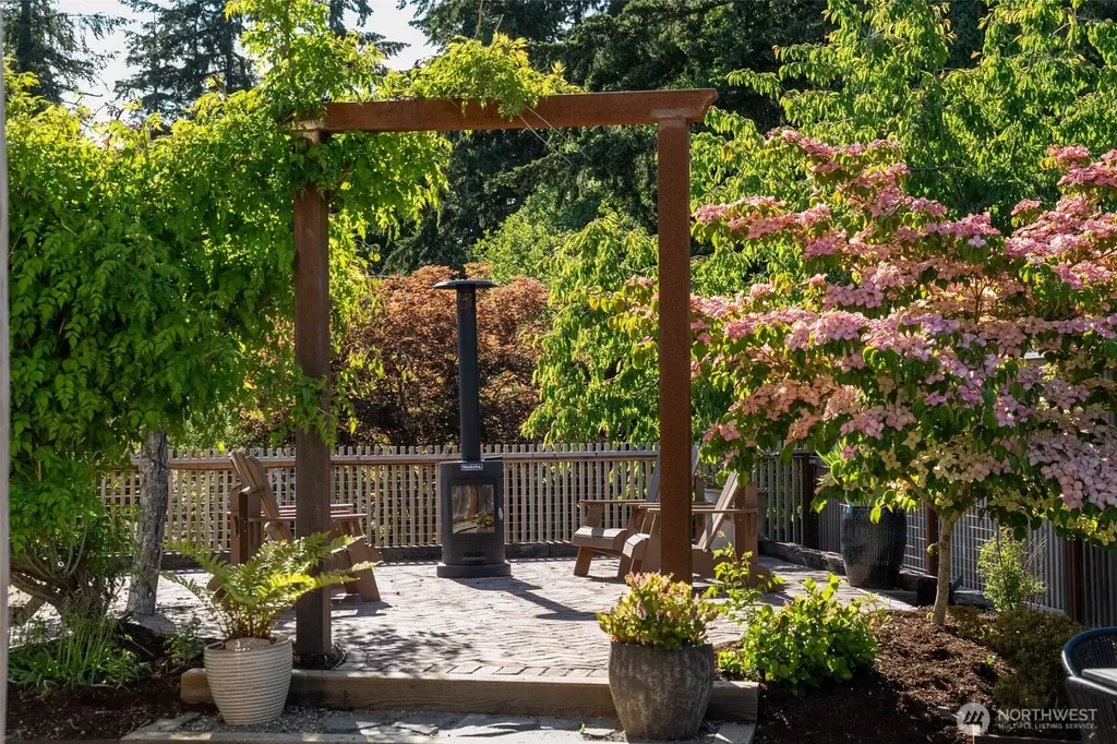 503 5th Street Steilacoom WA 98388