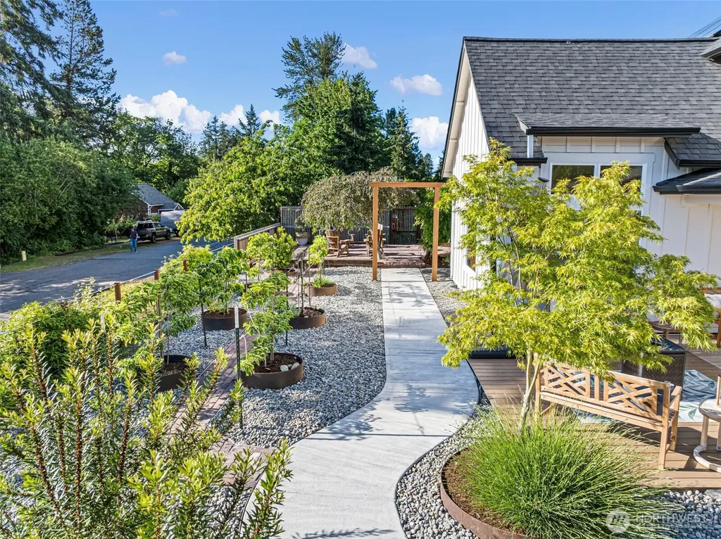 503 5th Street Steilacoom WA 98388