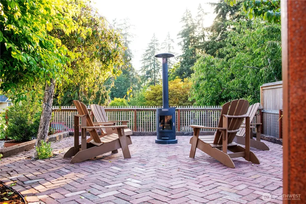 503 5th Street Steilacoom WA 98388